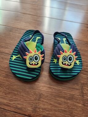 Cat & Jack Toddler Boys Monster Flip Flop Sandals Green/Navy Small 5/6